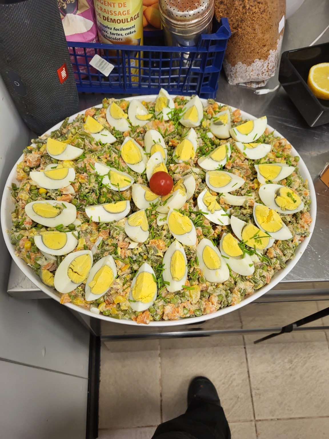 Salade composée généreusement dressée